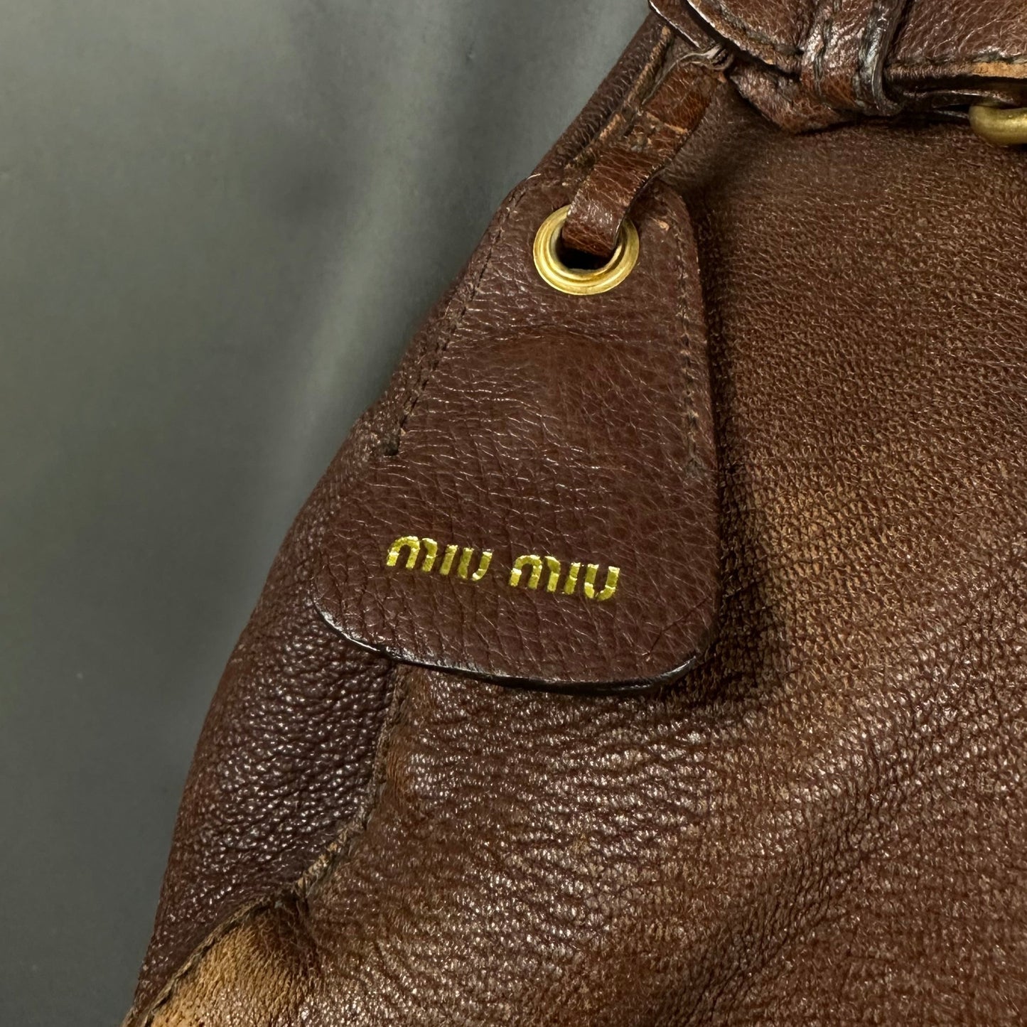 Vintage Miu Miu "Unity Is Strength" Pin Handtasche braun